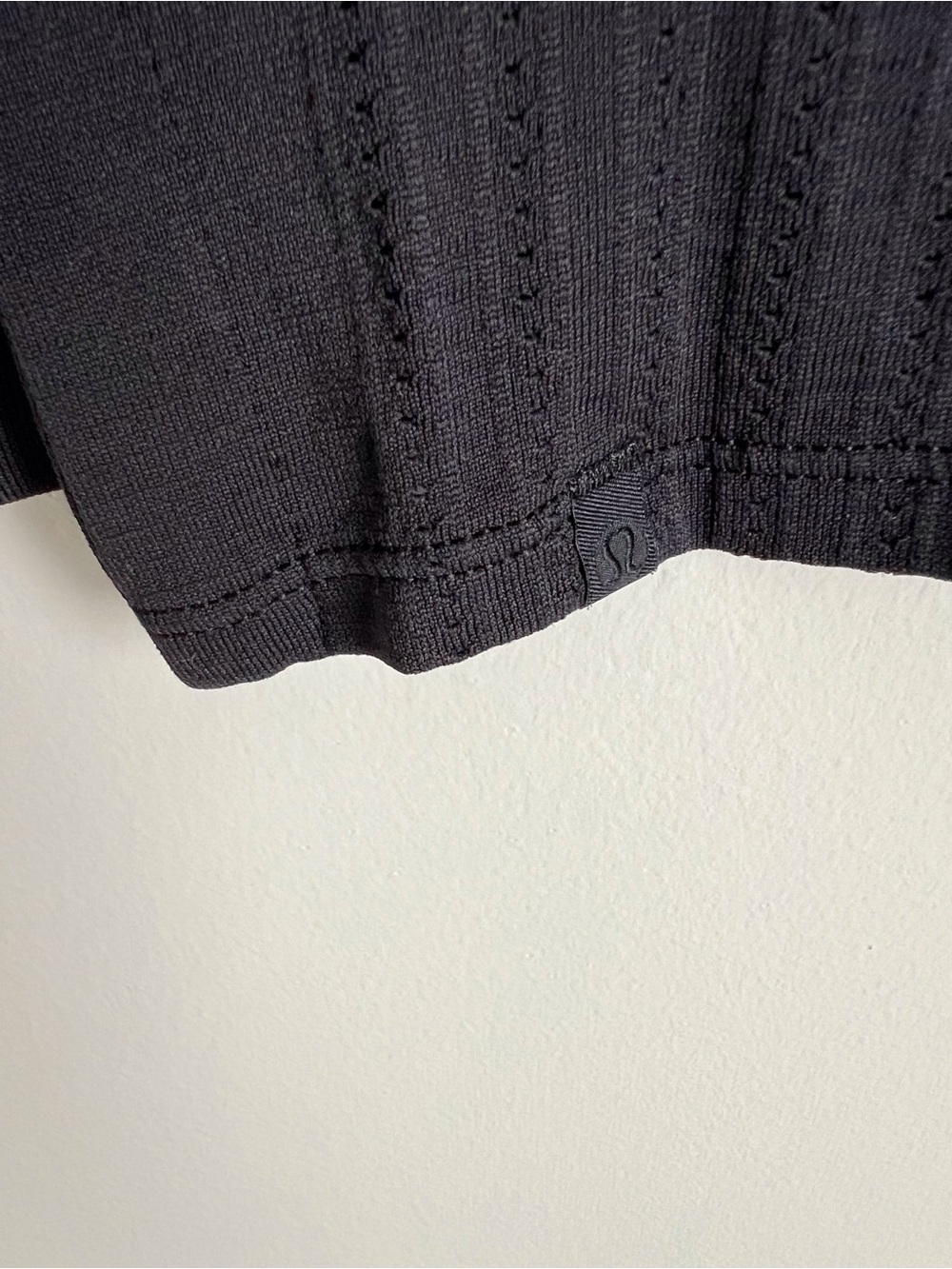 Lululemon Black Train To Be Tank Top Crop Mesh Neutral Workout Running Gym Sz 12 - Picture 6 of 8